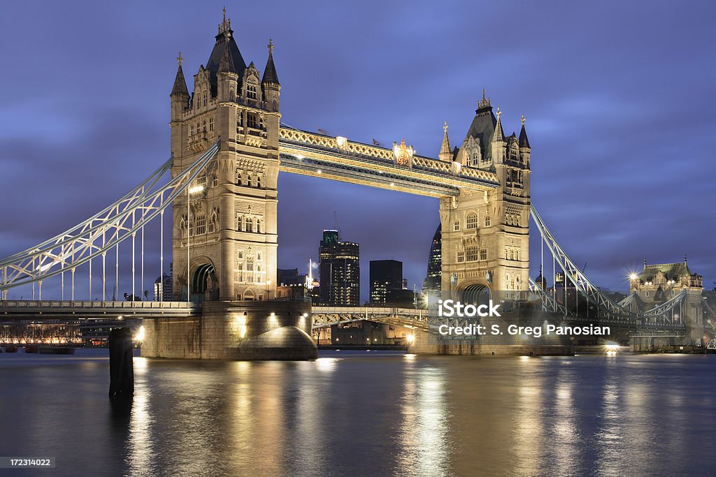 Tower Bridge de nuit - Photo de Angleterre libre de droits