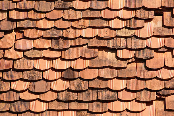 istock Old roof with broken tiles 172314112