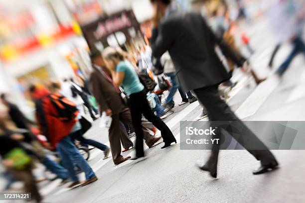 Zebrastreifen Stockfoto und mehr Bilder von Gehen - Gehen, Handy, Männer