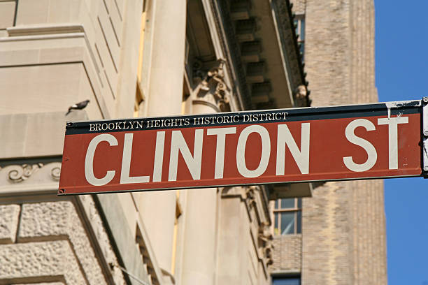 istock Clinton Street sign 172315043