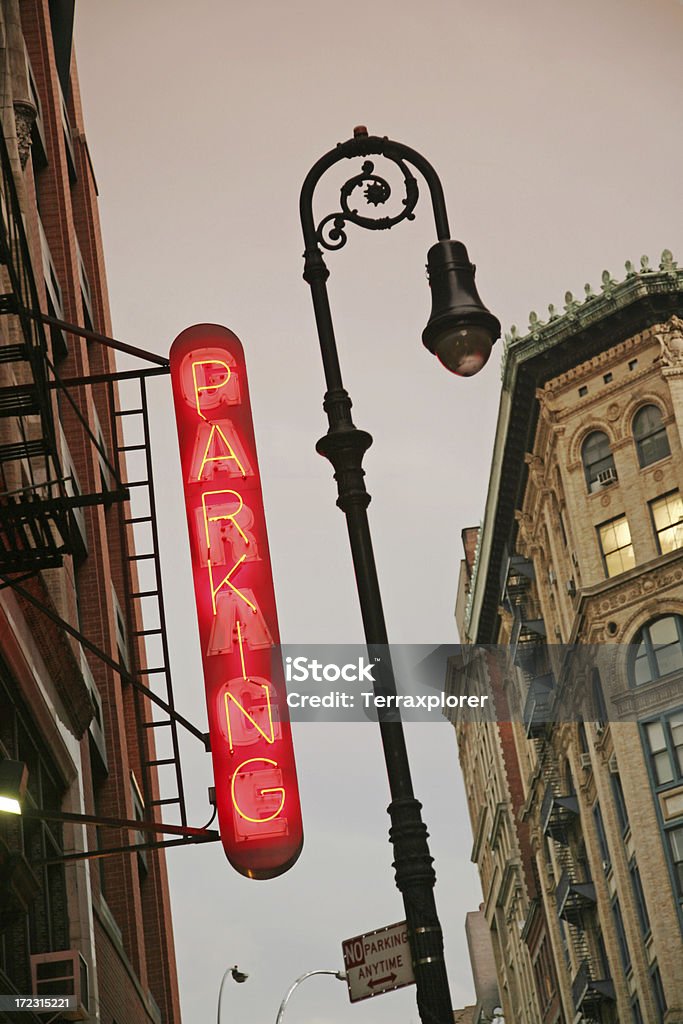 Placa de Neon estacionamento - Foto de stock de Arquitetura royalty-free