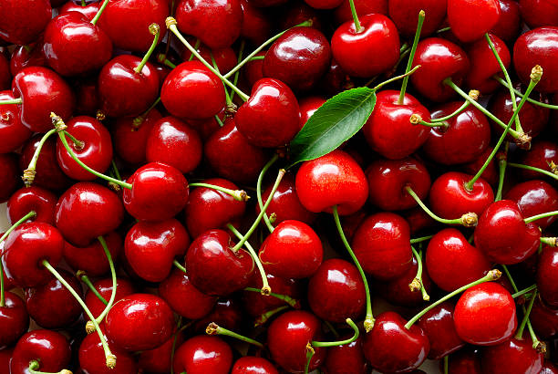 Sweet cherries Freshly picked heap of cherries cherry photos stock pictures, royalty-free photos & images