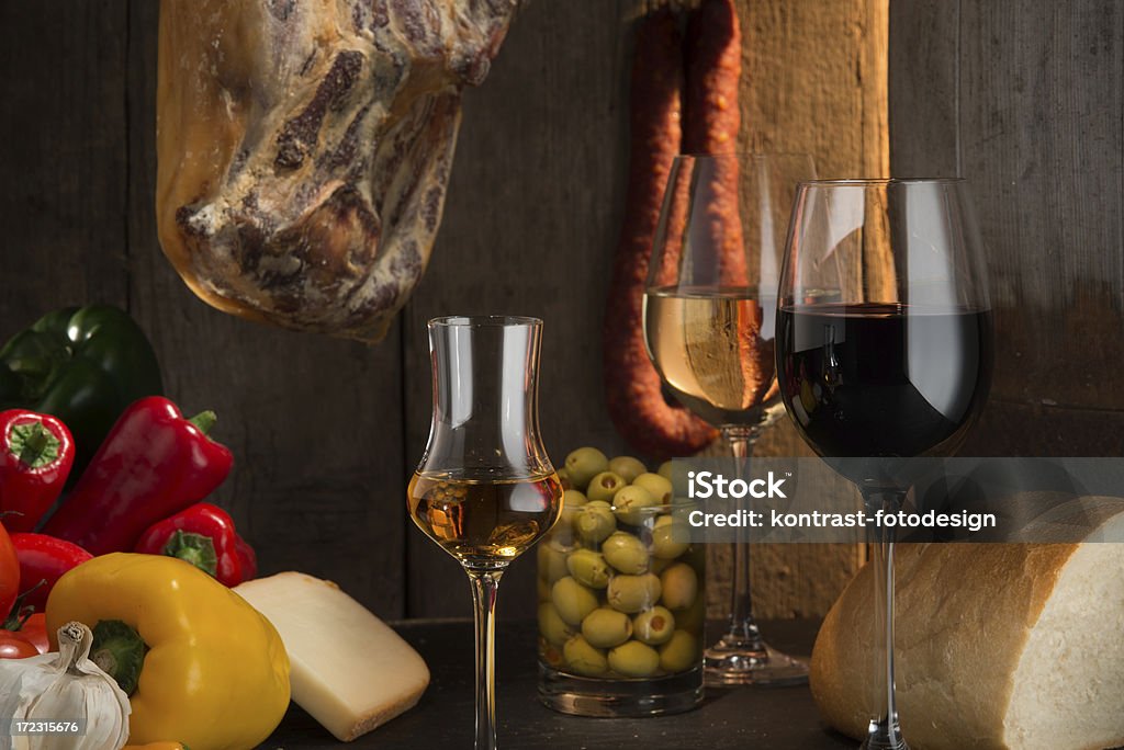 Sherry, blanco y rojo vino, estilo español - Foto de stock de Jerez libre de derechos