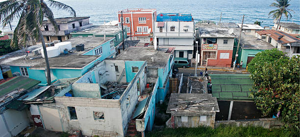 pobre vecindario de - hurricane caribbean house storm fotografías e imágenes de stock