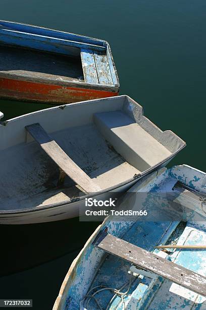 Barche - Fotografie stock e altre immagini di Acqua - Acqua, Barca a remi, Composizione verticale