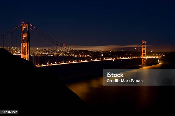 Golden Gate Bridge At Night Foto de stock y más banco de imágenes de Anochecer - Anochecer, Arquitectura, Azul