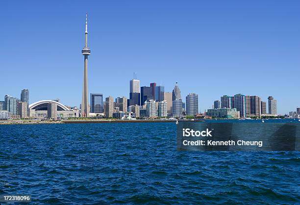 Toronto Skyline - zdjęcia stockowe i więcej obrazów Miasto - Miasto, Biurowiec, Brzeg jeziora