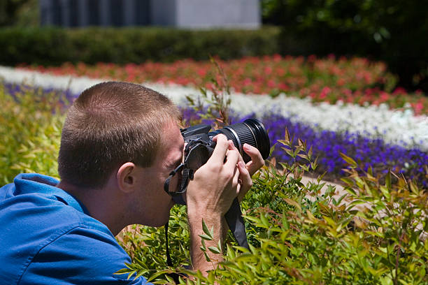 fotógrafo tirando uma foto - shutterbug - fotografias e filmes do acervo