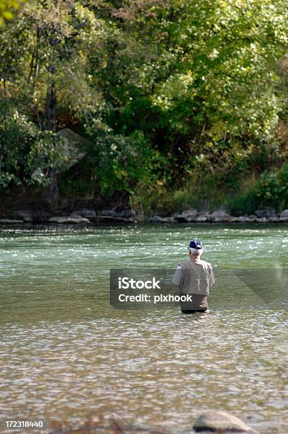 Photo libre de droit de Retraite Active banque d'images et plus d'images libres de droit de Pêche - Activité de plein air - Pêche - Activité de plein air, Truite tachetée, Truite tueuse