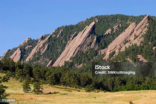 Flatirons Boulder - Fotografie stock e altre immagini di Boulder - Boulder, Catena di montagne, Collina