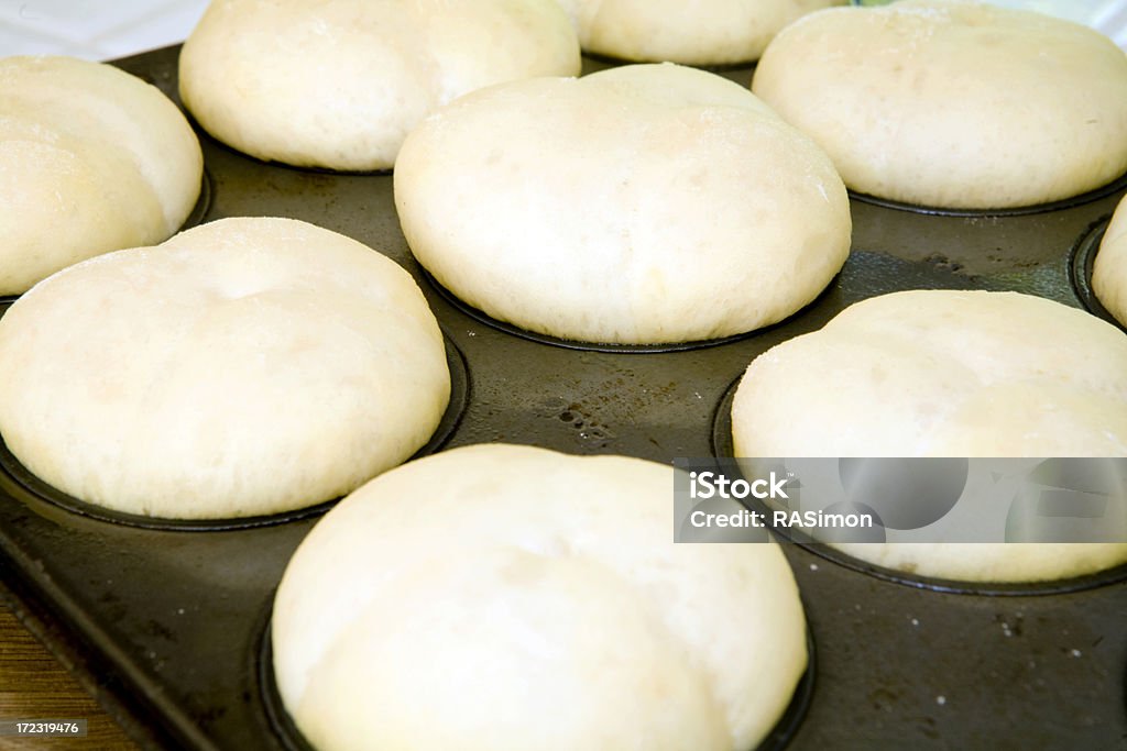 Uncooked Sourdough Muffin - Foto stock royalty-free di Brioche - Dolci