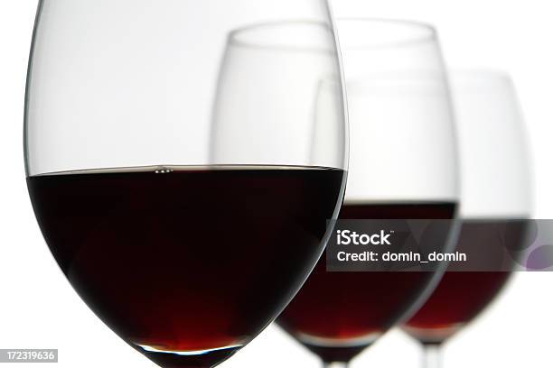 Nahaufnahme Von Drei Rot Wein Gläser Isoliert Weiß Studioaufnahme Stockfoto und mehr Bilder von Wein