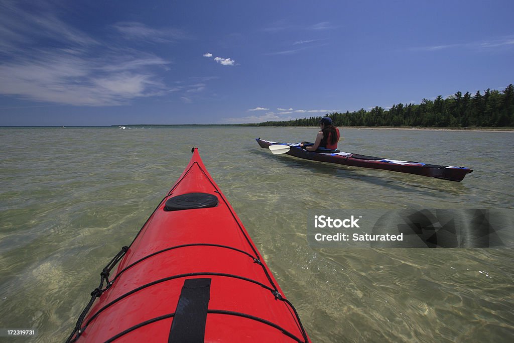 Mar de caiaque em águas cristalinas - Foto de stock de Adulto royalty-free