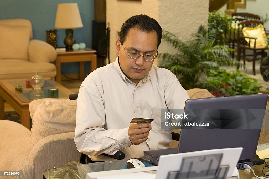 Compras a internet de alta velocidad - Foto de stock de Actividades bancarias libre de derechos