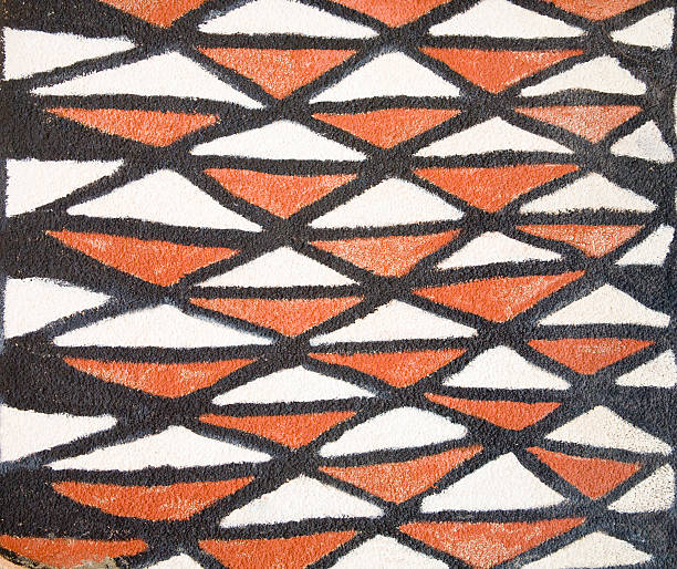 ghana y burkina faso: tradicional gourounsi patrón de pared - africa pattern tribal art ghana fotografías e imágenes de stock