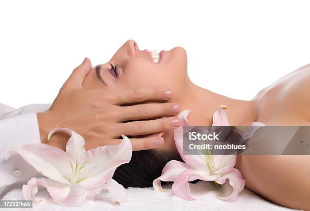 Massaggio - Fotografie stock e altre immagini di Adulto - Adulto, Ambientazione tranquilla, Asciugamano