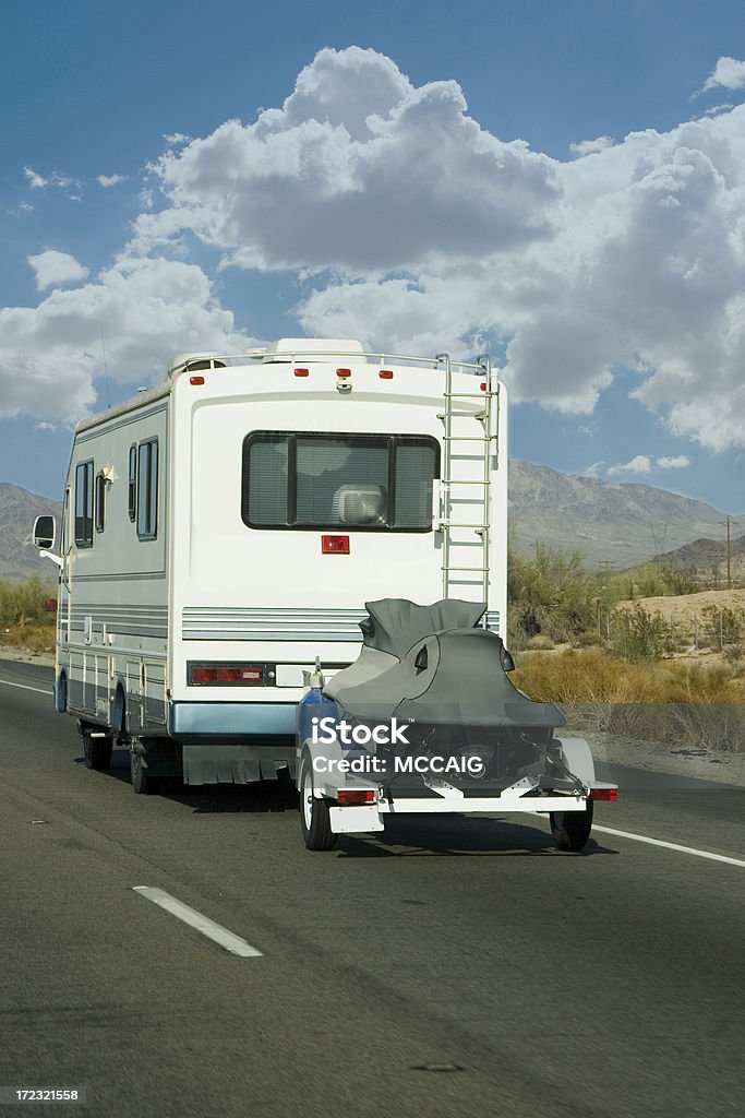 Viaje al río - Foto de stock de Autocaravana libre de derechos