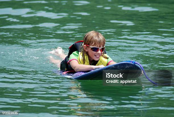 Establecer Un Kneeboard Foto de stock y más banco de imágenes de 8-9 años - 8-9 años, Lago, Natación