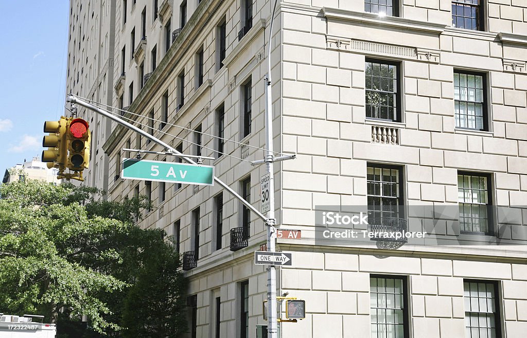 Apartment-Gebäude auf der Fifth Avenue, New York City - Lizenzfrei Gebäudefront Stock-Foto