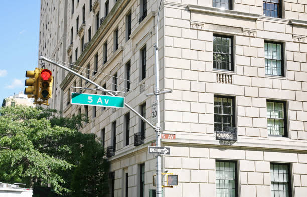 istock Apartment Building On Fifth Avenue, Manhattan 172322487