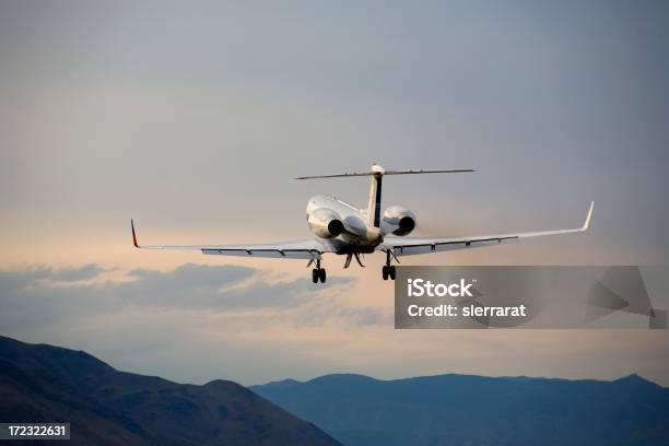Volver A Casa 2 Foto de stock y más banco de imágenes de Jet Corporativo - Jet Corporativo, Volar, Cielo