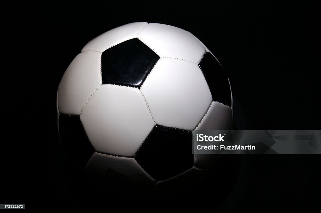 Sotto i riflettori calcio - Foto stock royalty-free di Pallone da calcio
