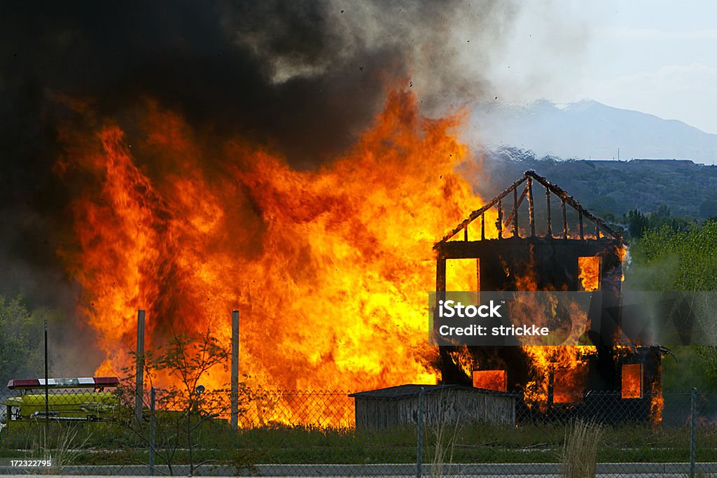Windblown Haus Feuer - Lizenzfrei Abbrechen Stock-Foto