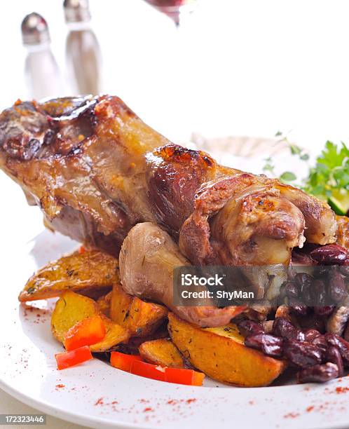 Ossobuco Di Vitello Con Codolo - Fotografie stock e altre immagini di Carne - Carne, Carne di vitello, Carne rossa