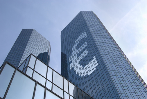 mirrored-glass skyscraper showing Eurosymbol on the facade