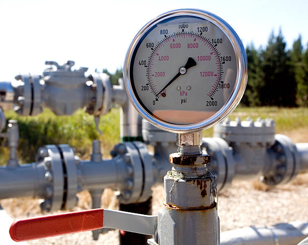 oilfield (ten - pressure gauge gauge physical pressure pipeline fotografías e imágenes de stock