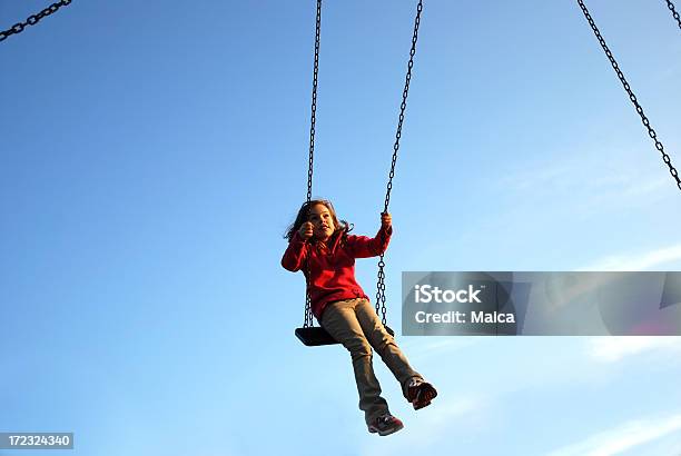 Foto de Quase Voando e mais fotos de stock de 6-7 Anos - 6-7 Anos, Alegria, Atividade Recreativa