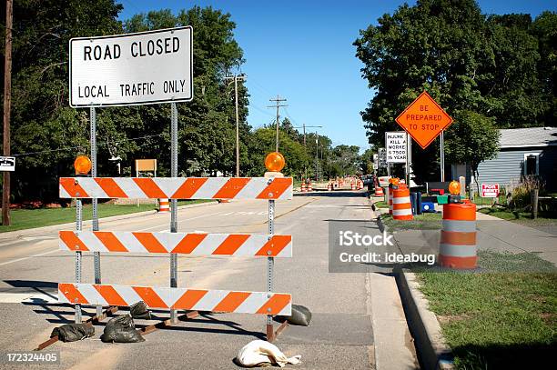 Verständnis Der City Road Ist Wegen Bauarbeiten Stockfoto und mehr Bilder von Barrikade - Barrikade, Road closed - englisches Verkehrsschild, Schild