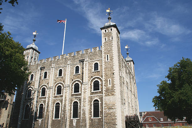 tower of london - castle famous place low angle view england stock-fotos und bilder