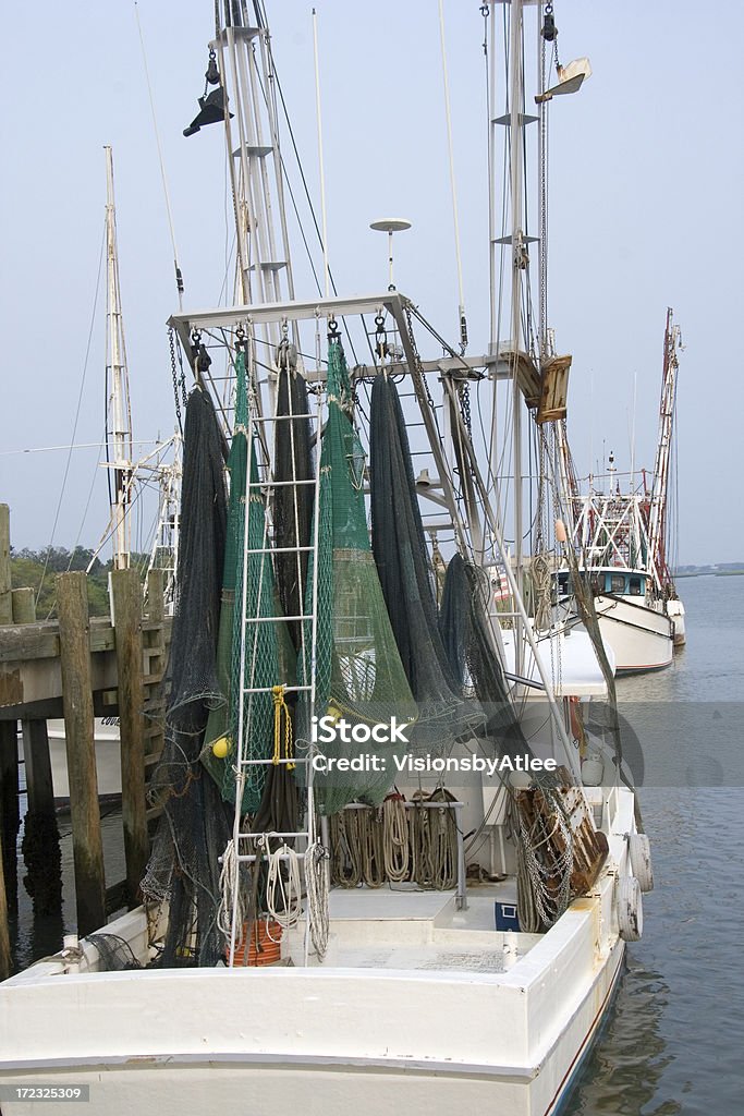 Camarão barcos no resto - Foto de stock de Azul royalty-free