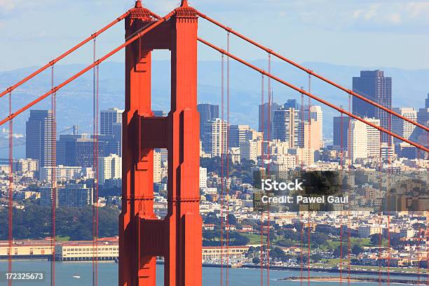 ゴールデンゲートブリッジはサンフランシスコの街並みを背景にし - カリフォルニア州のストックフォトや画像を多数ご用意 - カリフォルニア州, ゴールデンゲートブリッジ, ローカルな名所