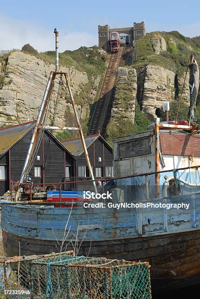 Old Fishing Лодка — стоковые фотографии и другие картинки Без людей - Без людей, Береговая линия, Бизнес