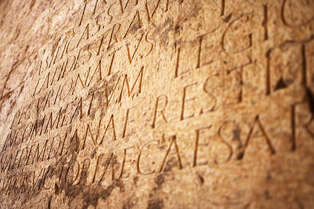 iscrizione latina - caesar emperor rome stone foto e immagini stock