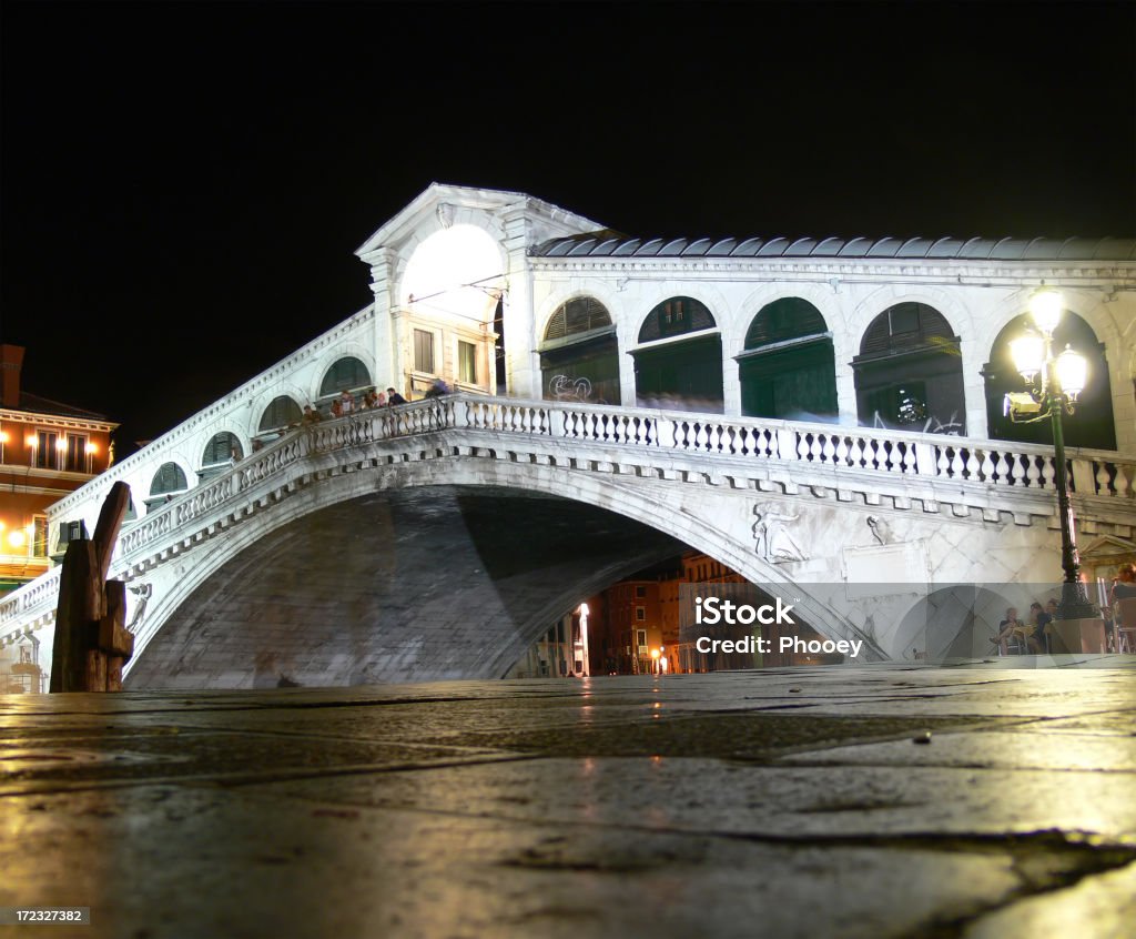 Ponte di Rialto en la noche - Foto de stock de Aire libre libre de derechos