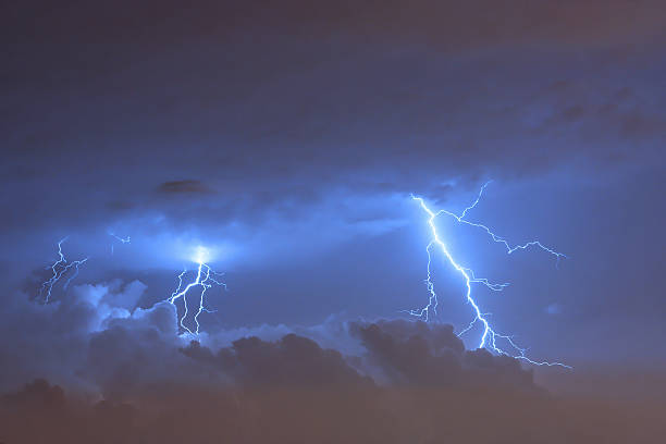 雷雨 - lightning storm natural disaster cloud ストックフォトと画像