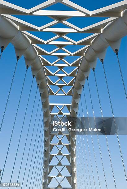 Ponte Suspensa - Fotografias de stock e mais imagens de Apoio - Apoio, Arco - Caraterística arquitetural, Arquitetura