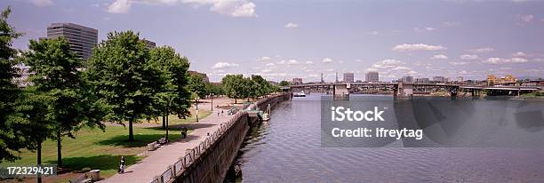 Portland Del Gobernador Parque De Tom Mccall Waterfront Foto de stock y más banco de imágenes de Portland - Oregón