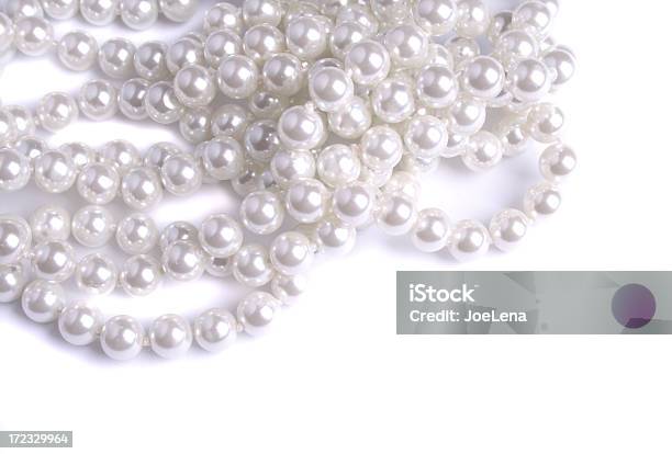 Collar De Perlas Foto de stock y más banco de imágenes de Belleza - Belleza, Blanco - Color, Celebración - Acontecimiento