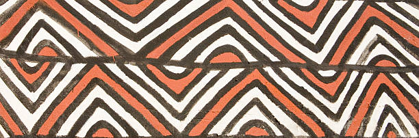 ghana y burkina faso: tradicional gourounsi patrón de pared - africa pattern tribal art ghana fotografías e imágenes de stock