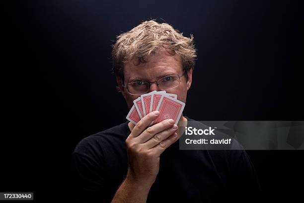 O Gambler - Fotografias de stock e mais imagens de Carta de Baralho - Carta de Baralho, Em Frente de, Esconder