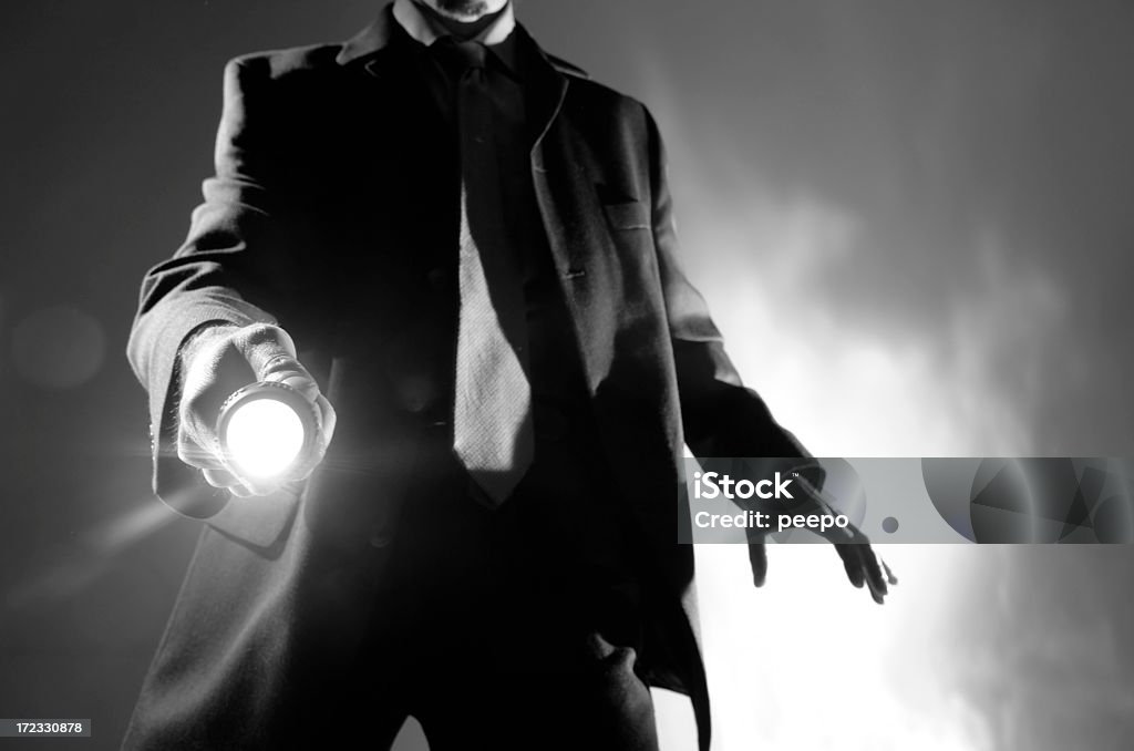 Preto e Branco homem de terno com tocha - Foto de stock de Detetive royalty-free