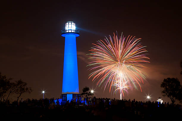 fogos de artifício por farol - long beach california lighthouse los angeles county imagens e fotografias de stock