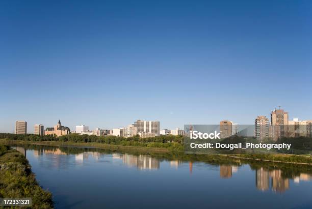 Saskatoon Rzeki Panorama Miasta Budynki Z - zdjęcia stockowe i więcej obrazów Bez ludzi - Bez ludzi, Brzeg rzeki, Fotografika