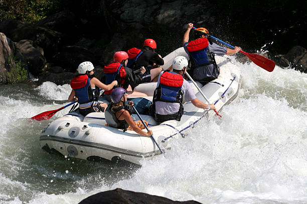 cruce - rafting rapid white water atlanta whitewater boating fotografías e imágenes de stock