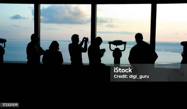 Foto de Cidade De Observação e mais fotos de stock de Alto - Descrição Geral - Alto - Descrição Geral, Altura Humana, Binóculos