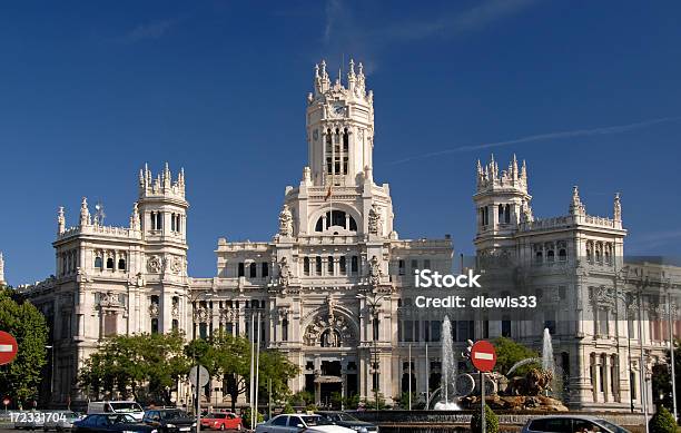 Oficina De Madrid Foto de stock y más banco de imágenes de Arquitectura - Arquitectura, Azul, Barrio antiguo